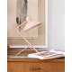 Lámpara de escritorio/velador construida en hierro con acabado de pintura en tonos vibrantes